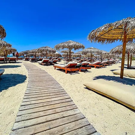 Feriehus Enosis, Alia